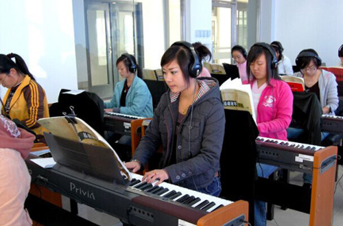 北京科技职业学院电子琴室