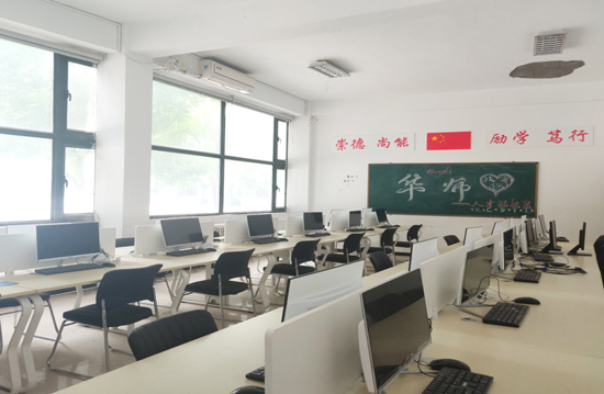 石家庄华师职业中学计算机教室